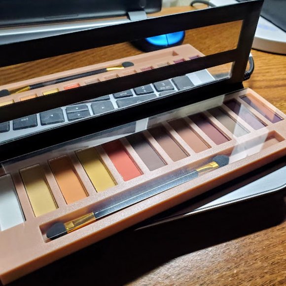 NAKEDS 12-color Eyeshadow - Picture 5 of 7